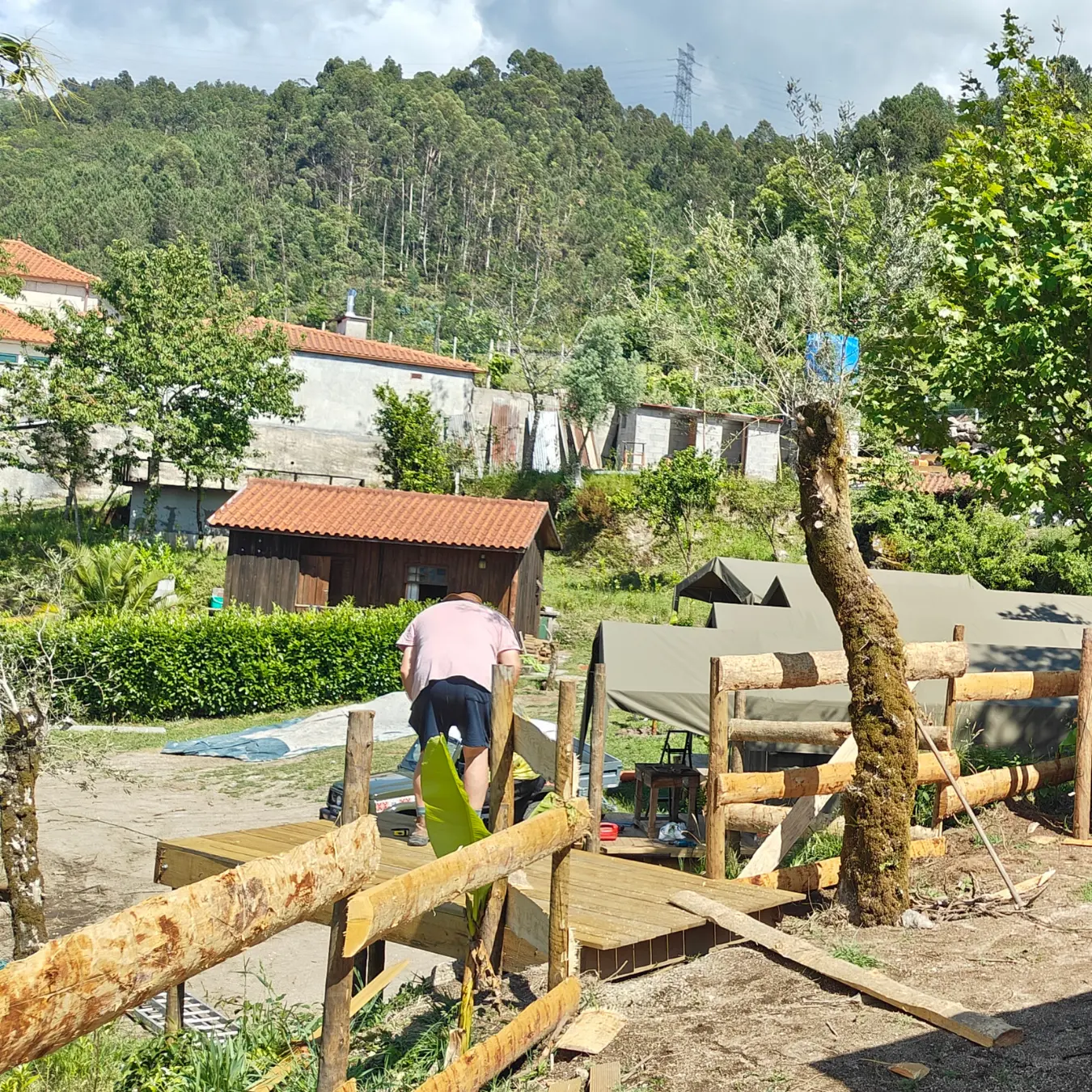 Construção do deck e da primeira tenda